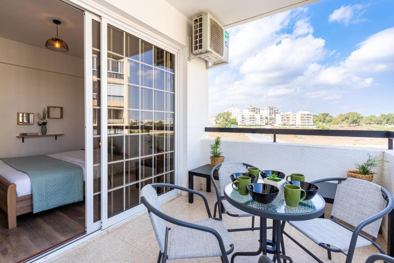 Araminta 2-Bedroom Apartment In Larnaca Eksteriør billede
